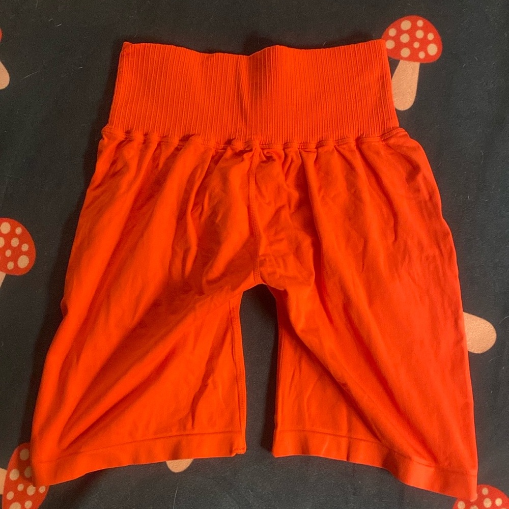 NWOT FP Movement scrunch seamless shorts